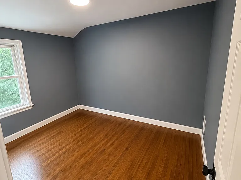 9528 S Bensley Ave — Photo 2