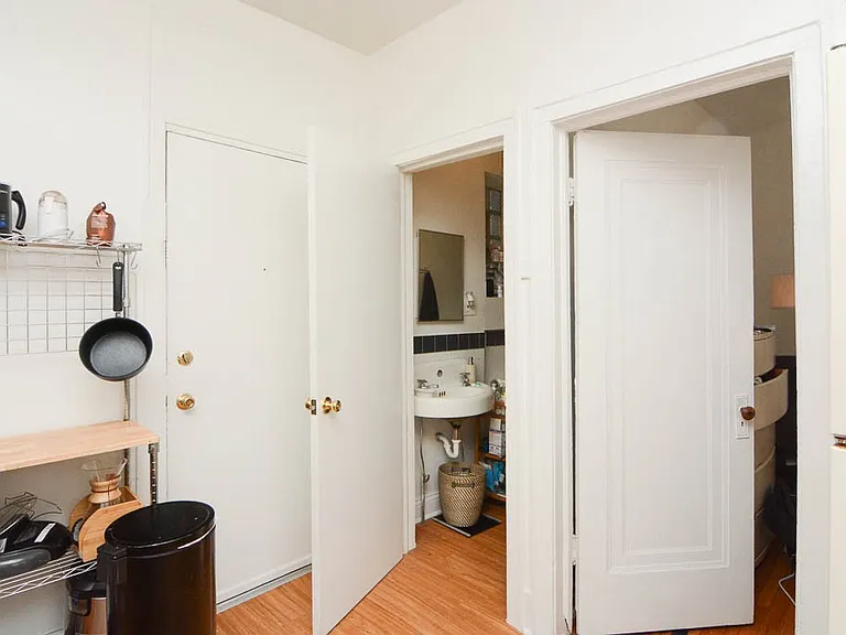 1933 W Crystal St #2A — Photo 6