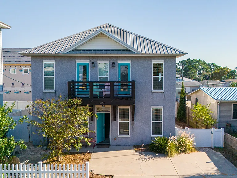 6104 Beach Dr — Photo 10