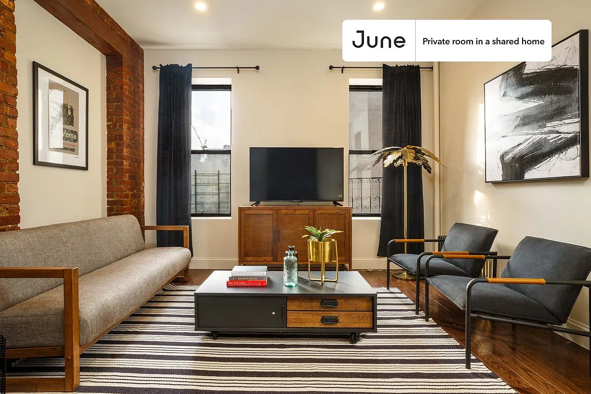 Queen bedroom in 4 bed/1 bath home in West Harlem #125 C — Photo 4