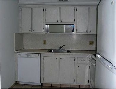 4th image of 2500 NE 135th St APT 411