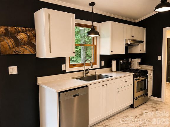 4th image of 721 Bear Creek Ln