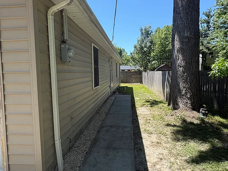 889 Fremont Ave — Photo 12