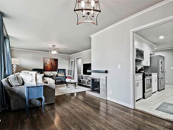 5th image of 818 N Woodlawn Dr