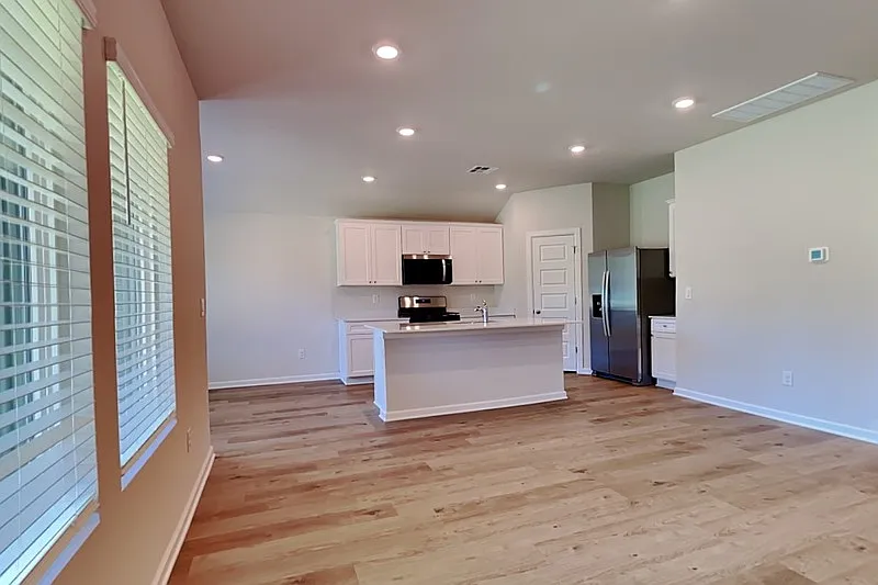 3 bed, 2.0 bath, 1414 sqft, $1,699 — Photo 2