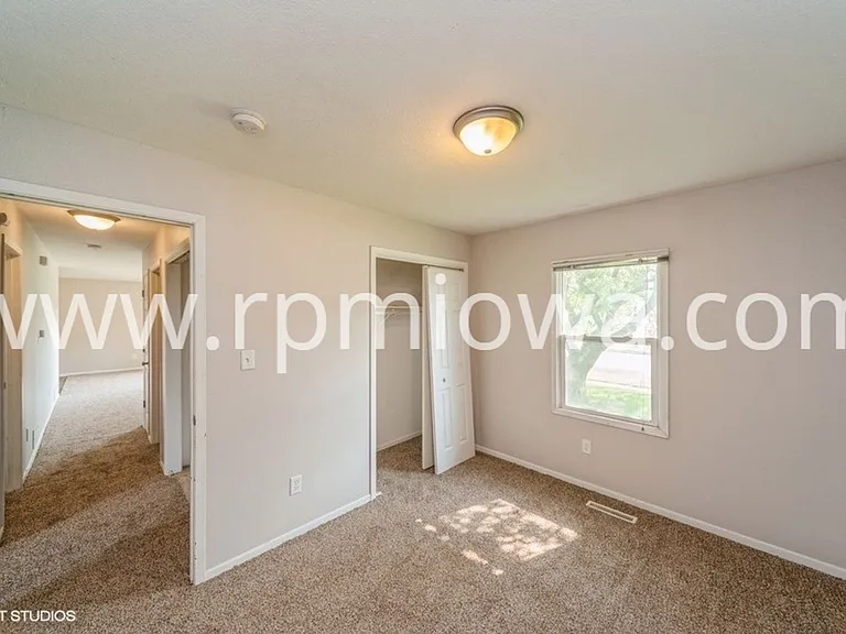 300 5th Ave NW — Photo 10