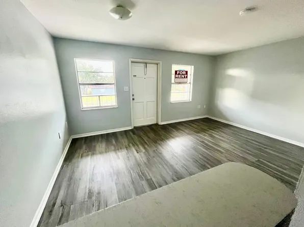 Spacious Remodeled 1BR/1BA Apartment with Beautiful New LVT Flooring, 38010 14th Ave APT 3, Zephyrhills, FL 33542