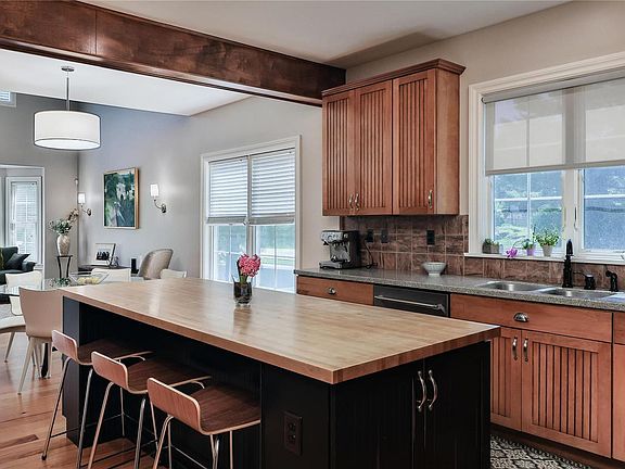 5th image of 332 White House Farm Dr