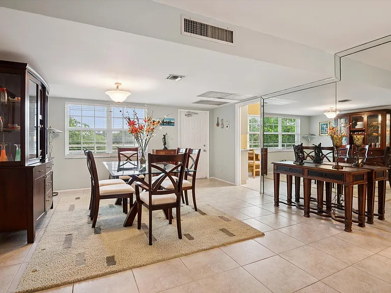 3900 Oaks Clubhouse Dr #409 — Photo 4