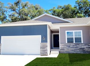1084 Daisy Ln, Waukee, IA 50263