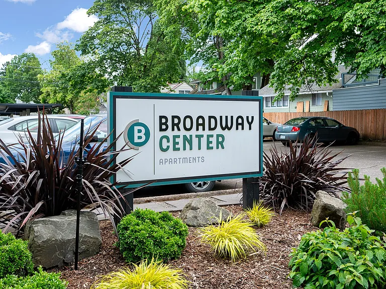 Broadway Center | Exterior