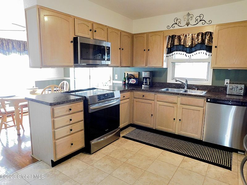 5th image of 61 TRAVER Road