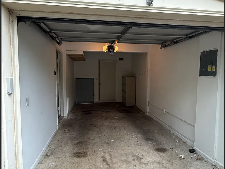 1023 Lindsay Ln — Photo 14