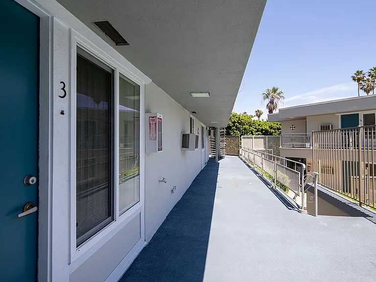 Aztec Pacific Apartments — Photo 20