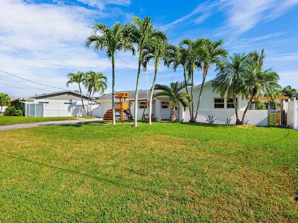3933 13th Way NE, Saint Petersburg, FL 33703