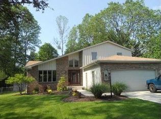 9860 Cedarwood Dr, North Royalton, OH 44133