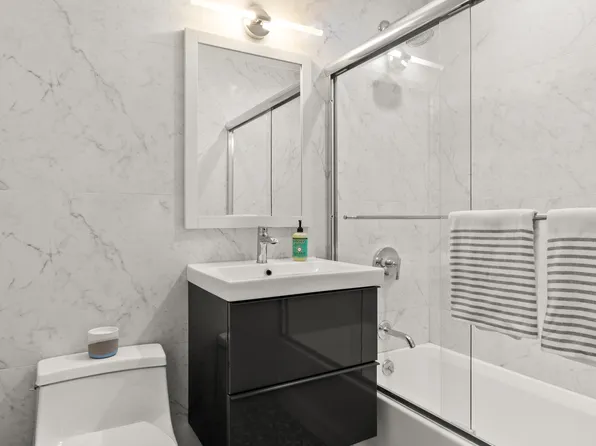 659 Baltic Street image 13 of 15