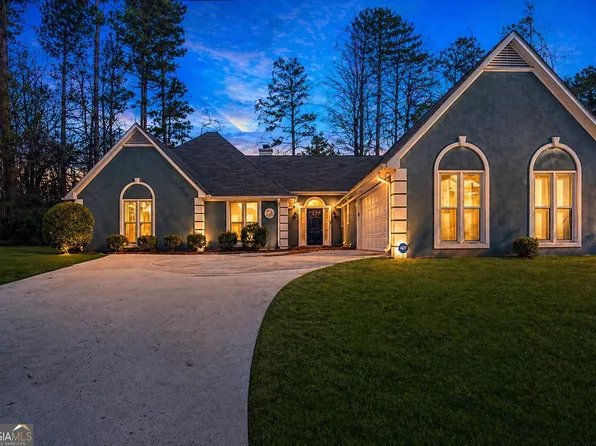 752 Stone Breeze Ln, Stone Mountain, GA 30087