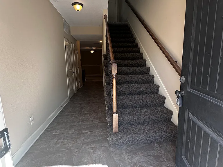 9404 N Adrian Ave — Photo 2