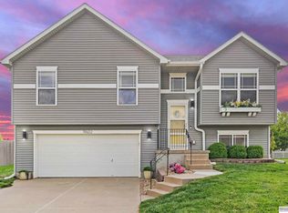 19602 W St, Omaha, NE 68135