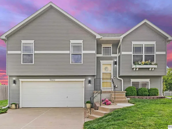 19602 W St, Omaha, NE 68135