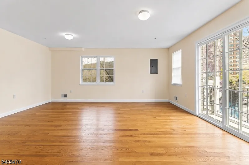 3 bed, 2.0 bath, $2,950 — Photo 2