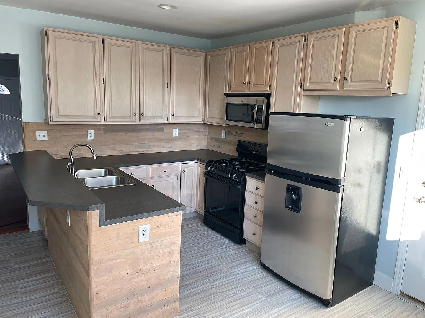 Lovely 4 Bedroom John Ball Park — Photo 2