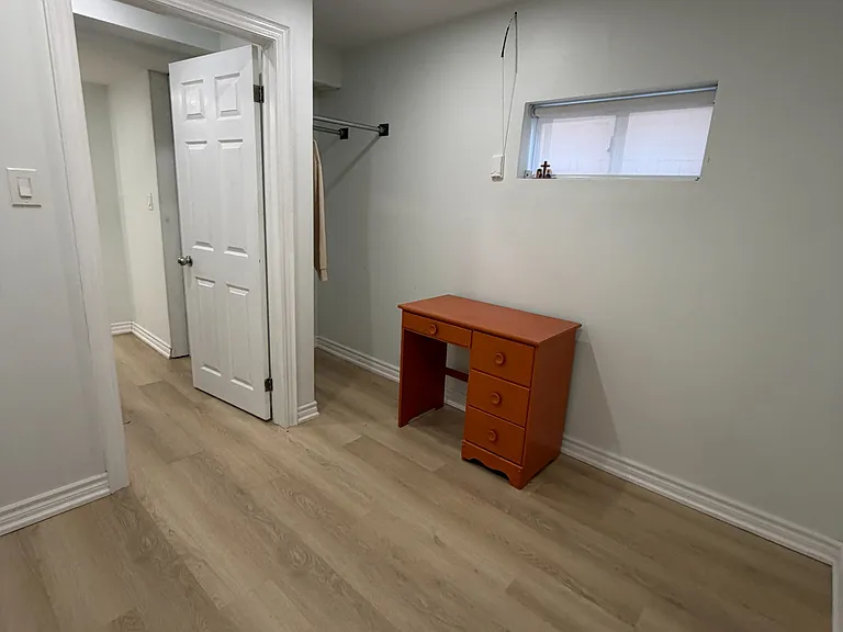 21A Lambton Ave #BASEMENT — Photo 6