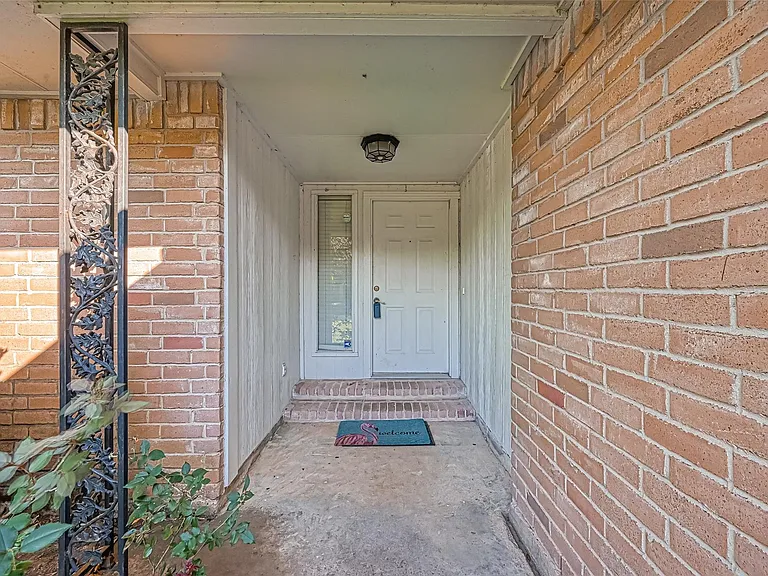 442 Redway Ln — Photo 2