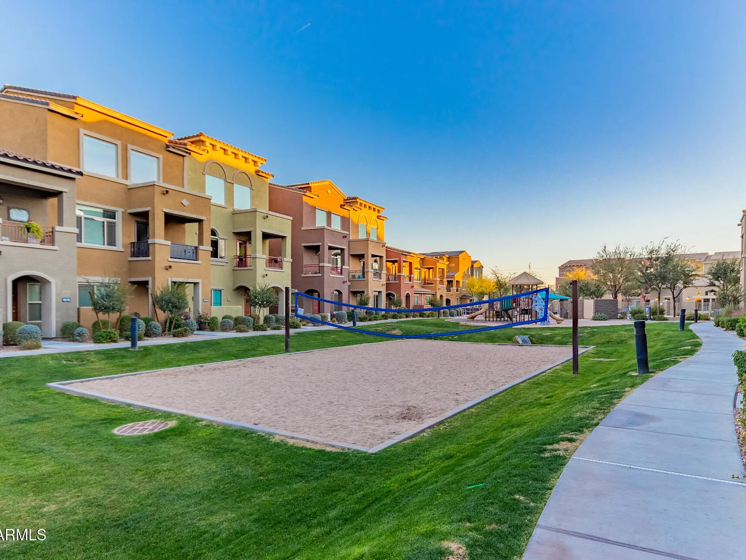 2 bed, 2.5 bath, 1100 sqft, $3,000 — Photo 3