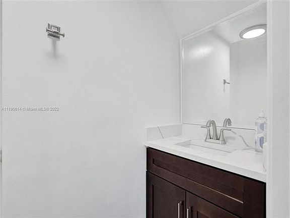 3rd image of 2706 NE 30th Pl #1