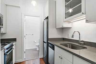 2nd image of 335 W 71st St APT 3B