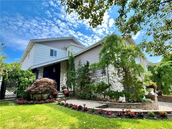 549 Valleyview Pl, Staten Island, NY 10314