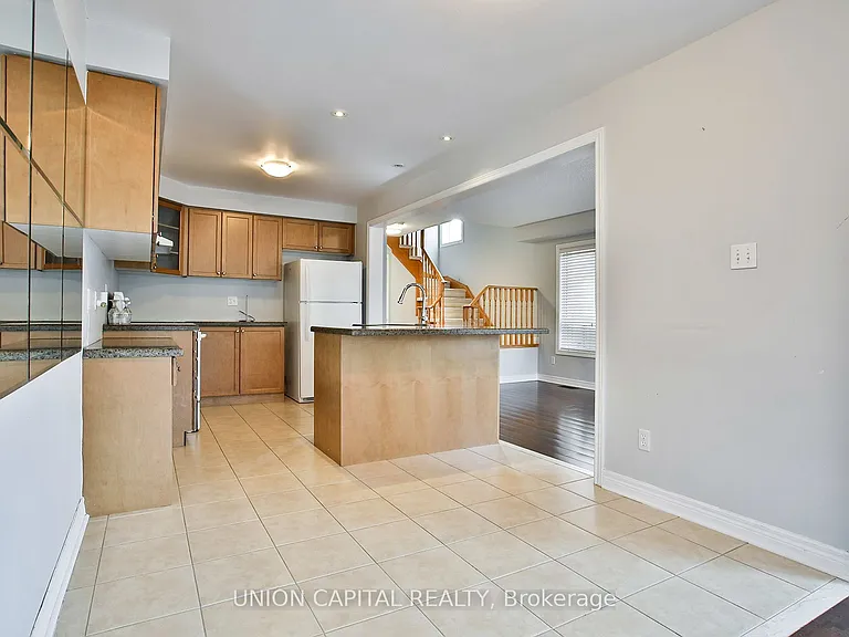 762 Caboto Trl — Photo 9