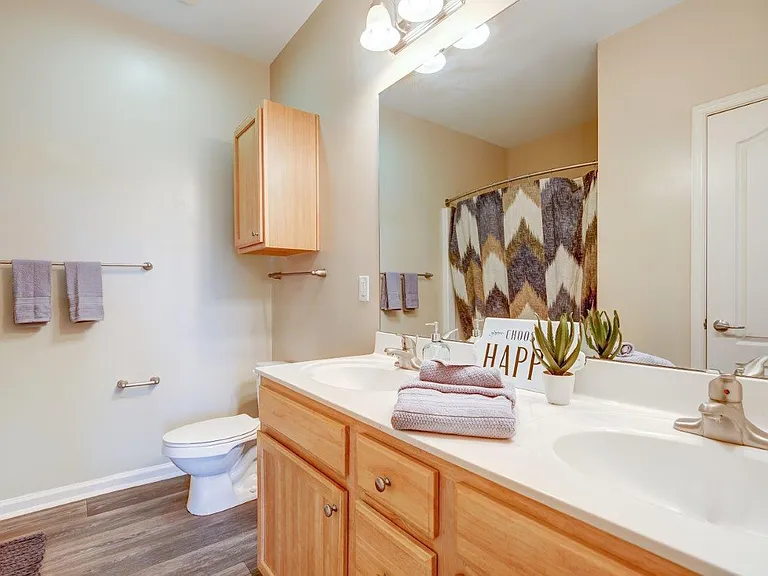 Carden Place Apartment Homes — Photo 11