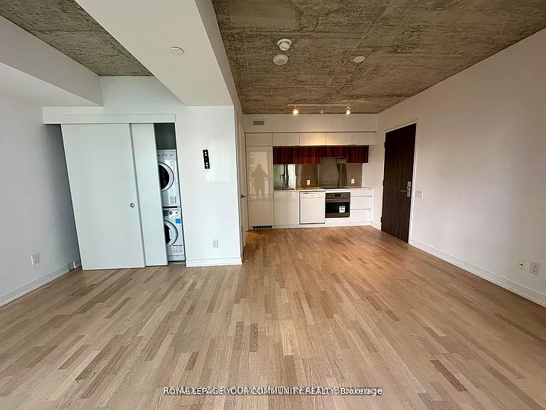 185 Roehampton Ave #409 — Photo 24