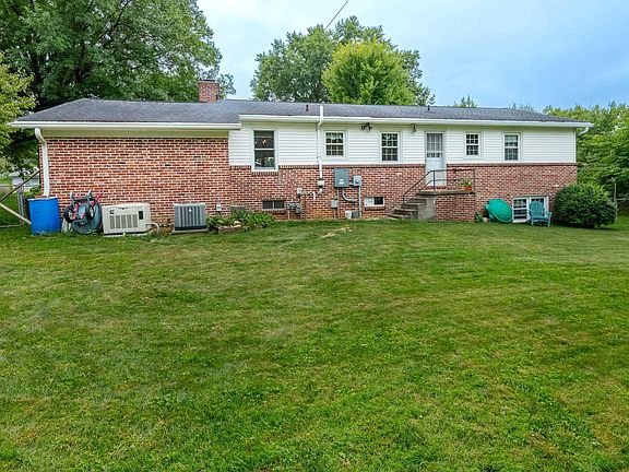 4th image of 3515 E Park Ln