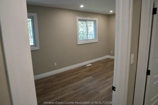 955 Roseland Dr S — Photo 18