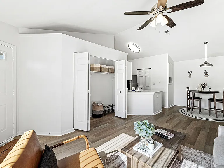 Buffalo Creek Apartments — Photo 30