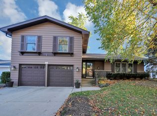 1275 Blair Ln, Hoffman Estates, IL