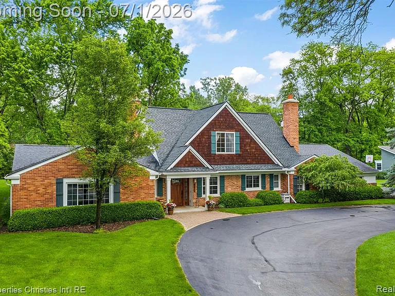 1760 Cedar Hill Dr — Photo 2