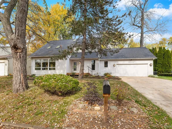 6724 Grassland Ave, West Bloomfield, MI 48324