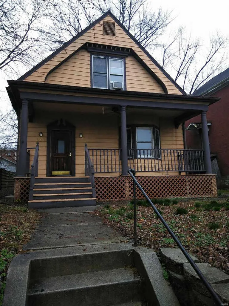 512 S High St photo 1