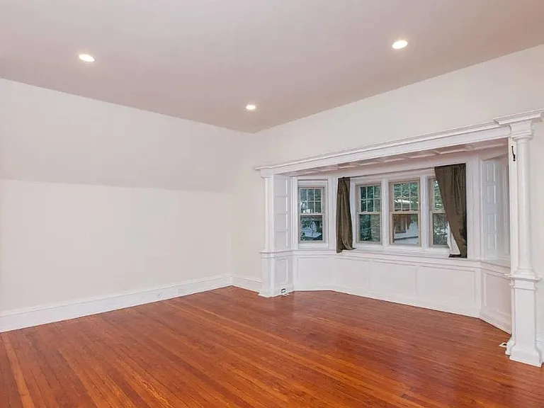 143 W Walnut Ln — Photo 10