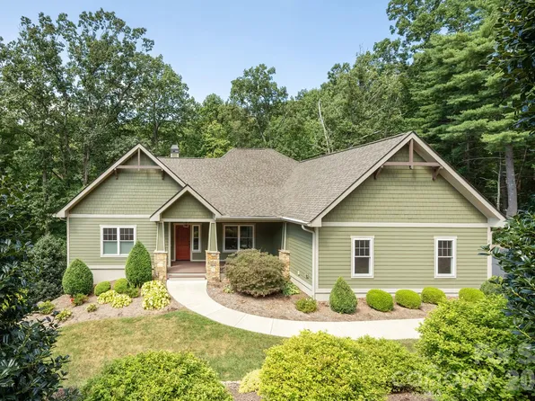 8 Manorwood Ct, Flat Rock, NC 28731
