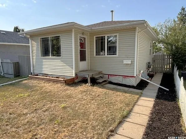 938 Iroquois STREET W, Moose Jaw, SK S6H 5B6
