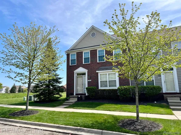 258 Stonegate E Unit 103, Pontiac, MI 48341