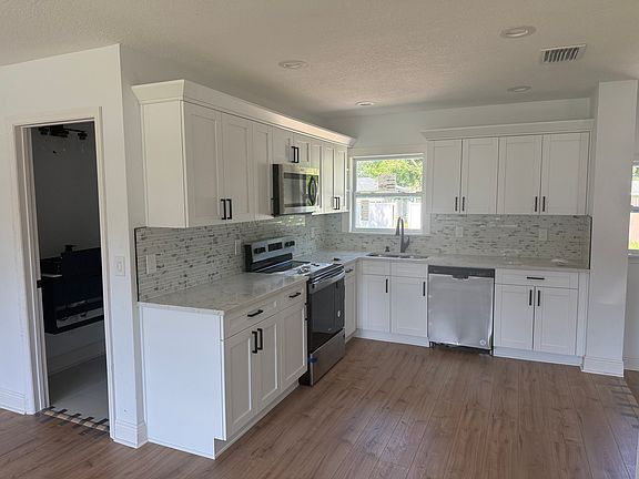3rd image of 207 S Duncan Ave