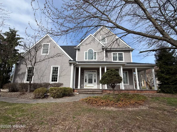 1034 Bonair Dr, Williamsport, PA 17701