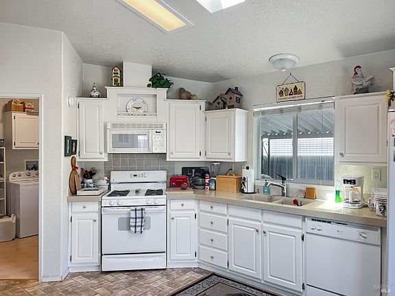 5th image of 8169 Willow Street